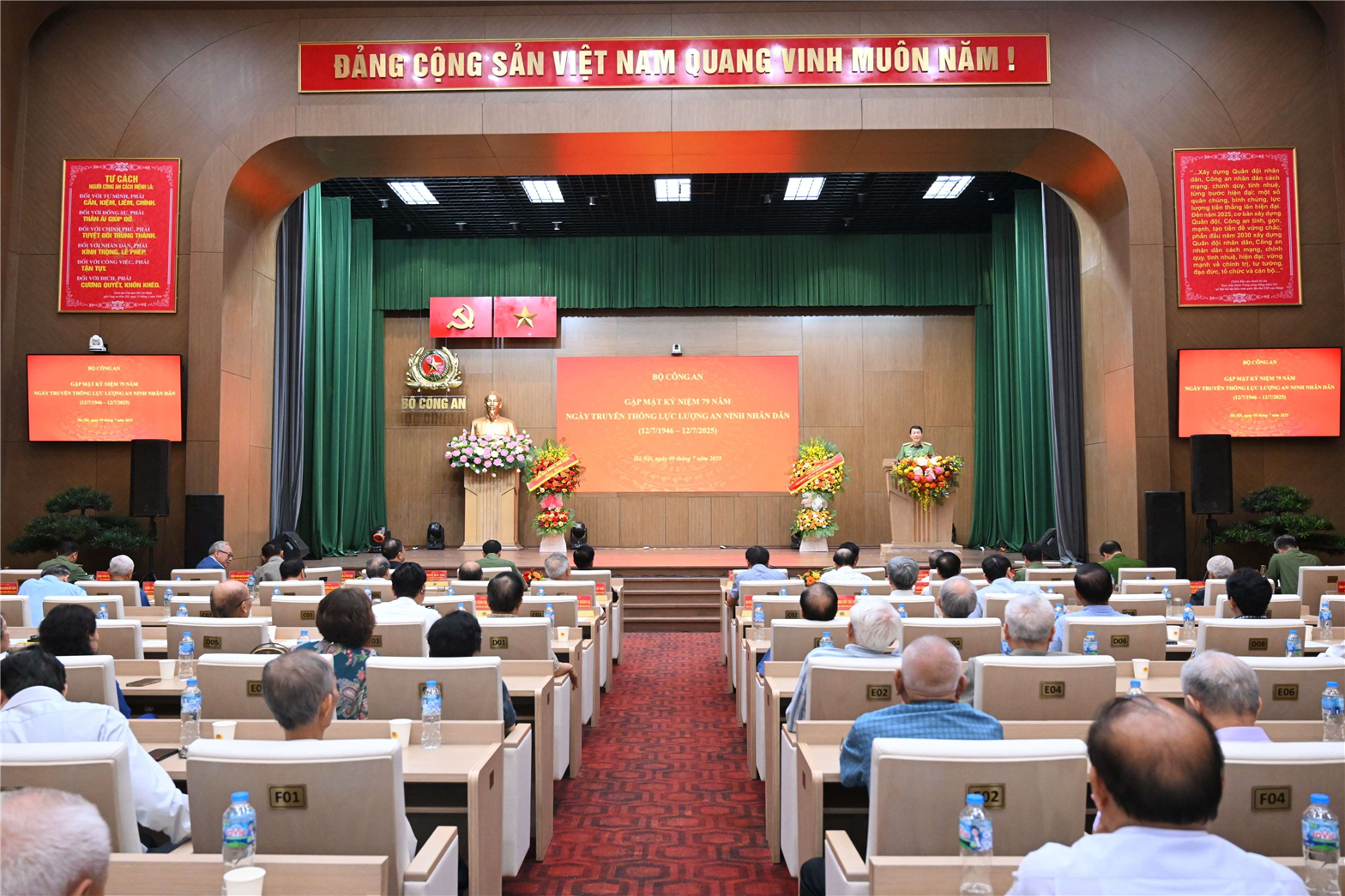 Toàn cảnh buổi gặp mặt.