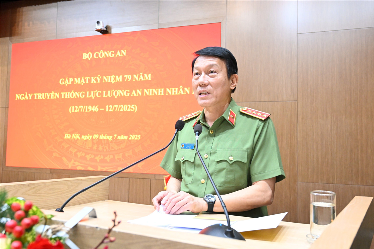 Đồng chí Đại tướng Lương Tam Quang, Ủy viên Bộ Chính trị, Bí thư Đảng ủy CATW, Bộ trưởng Bộ Công an phát biểu.