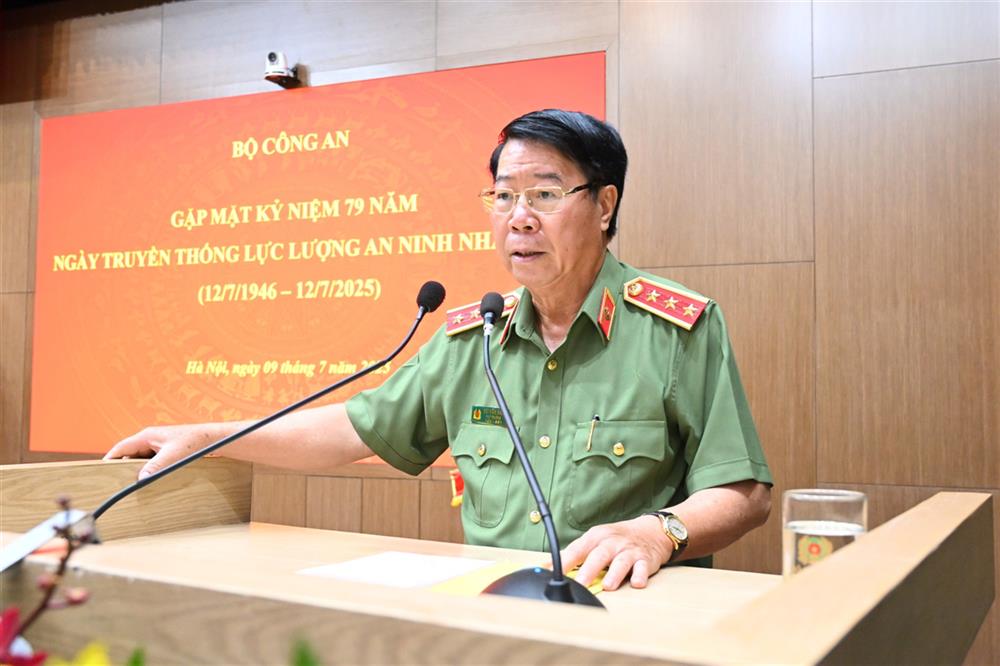 Đồng chí Thượng tướng Bùi Văn Nam, nguyên Thứ trưởng Bộ Công an phát biểu.