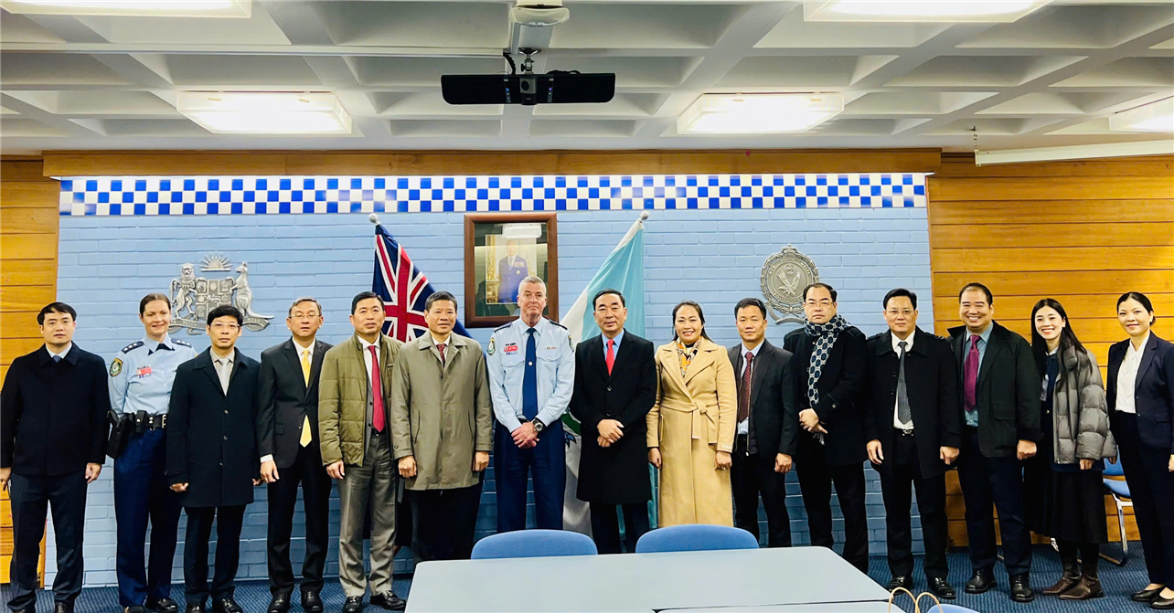 Đoàn đại biểu Bộ Công an thăm Học viện Cảnh sát bang New South Wales.
