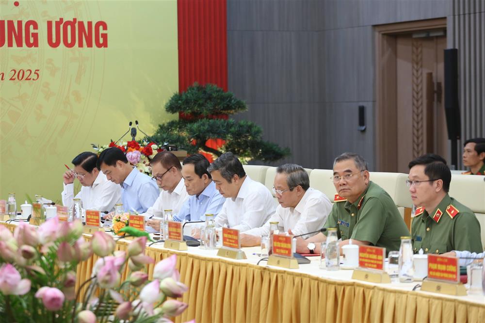 Các đại biểu Trung ương dự Hội nghị.