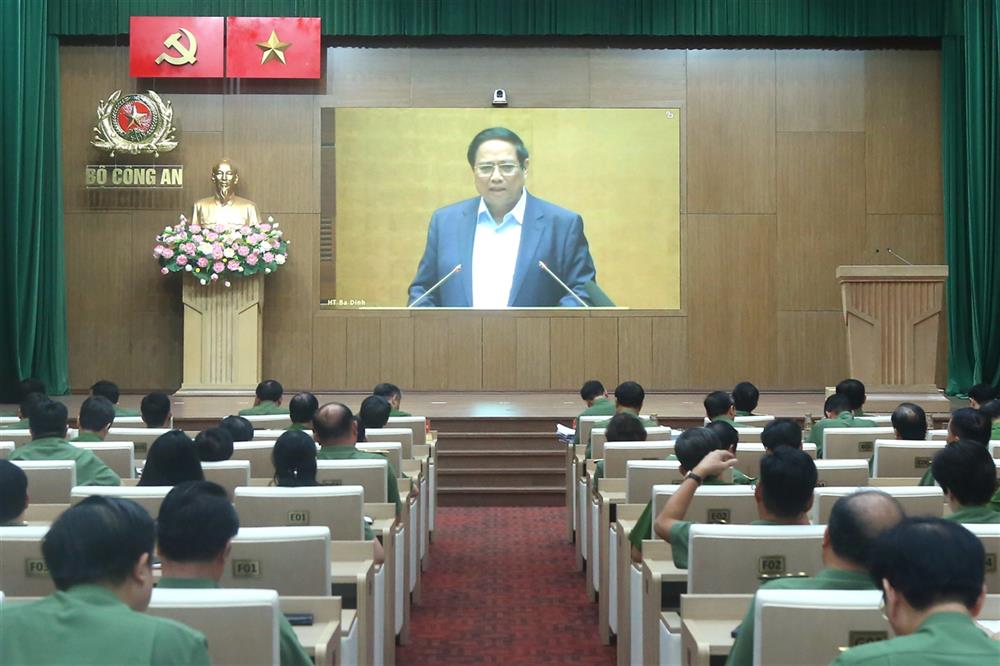Đồng chí Phạm Minh Chính, Uỷ viên Bộ Chính trị, Thủ tướng Chính phủ khái quát Những nội dung cốt lõi, điểm mới trong Dự thảo Báo cáo đánh giá 5 năm thực hiện Chiến lược phát triển kinh tế - xã hội 10 năm 2021 – 2030; phương hướng, nhiệm vụ phát triển kinh tế - xã hội năm năm 2026 – 2030.