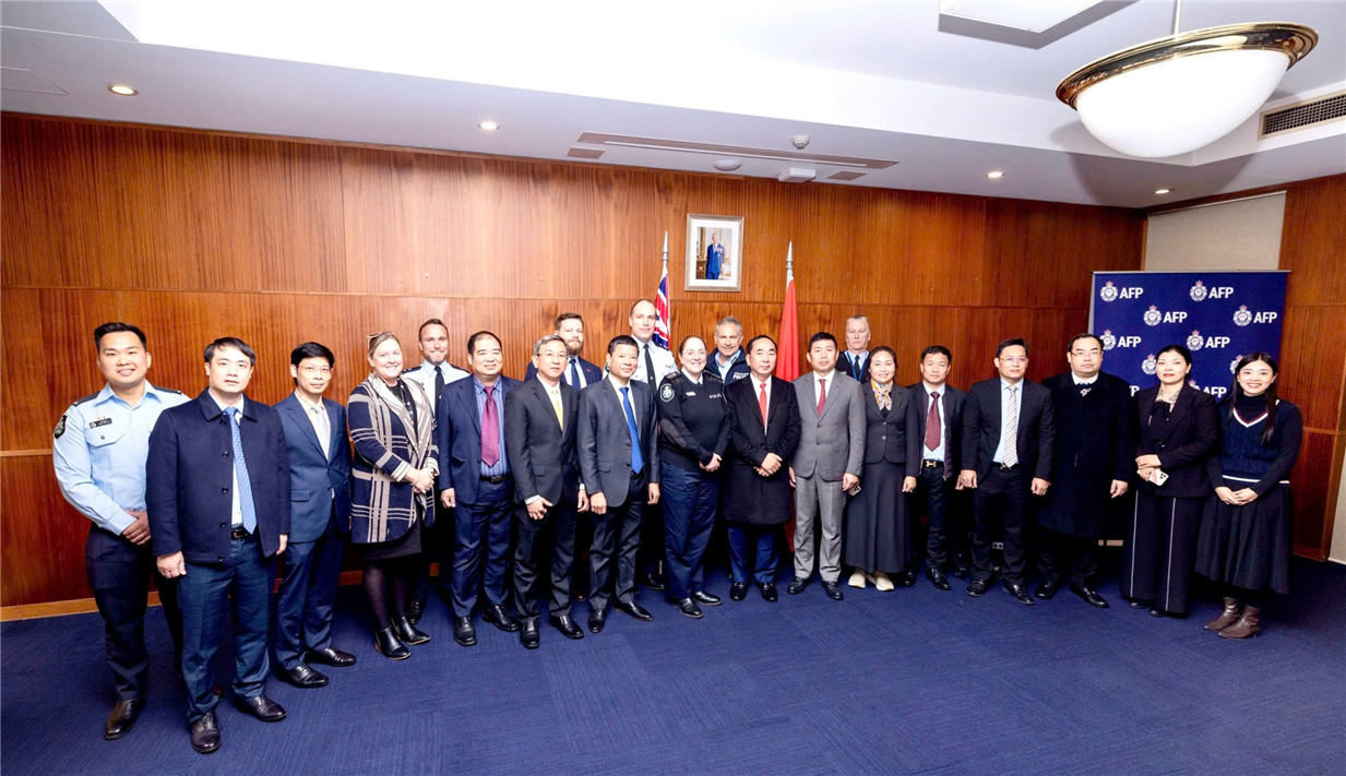 Đoàn đại biểu Bộ Công an Việt Nam và Đoàn đại biểu Cảnh sát Liên bang Australia tại buổi làm việc.