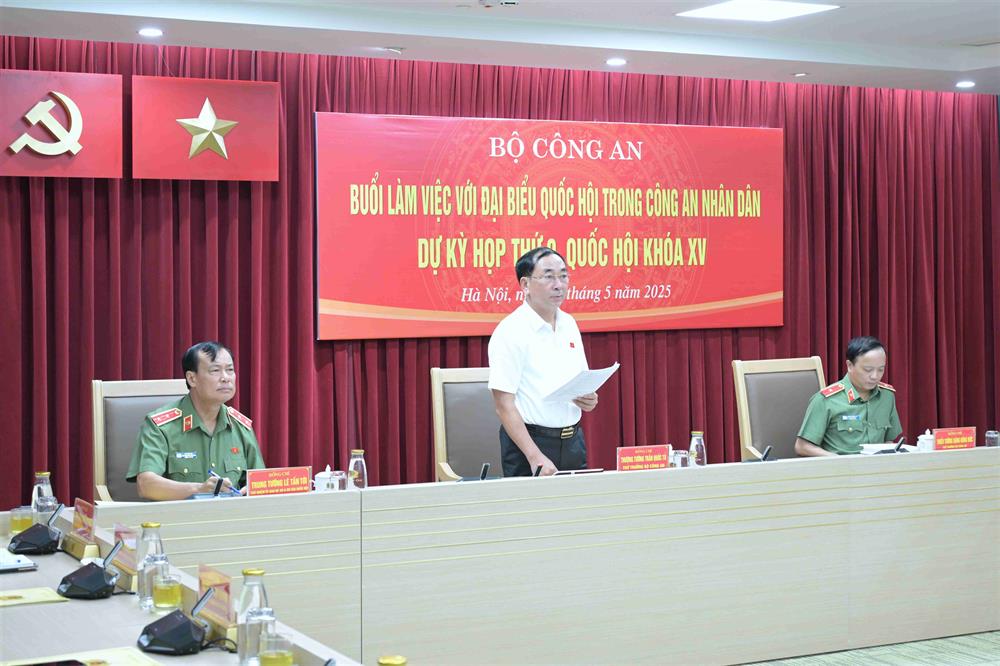 Thứ trưởng Trần Quốc Tỏ kết luận buổi làm việc.