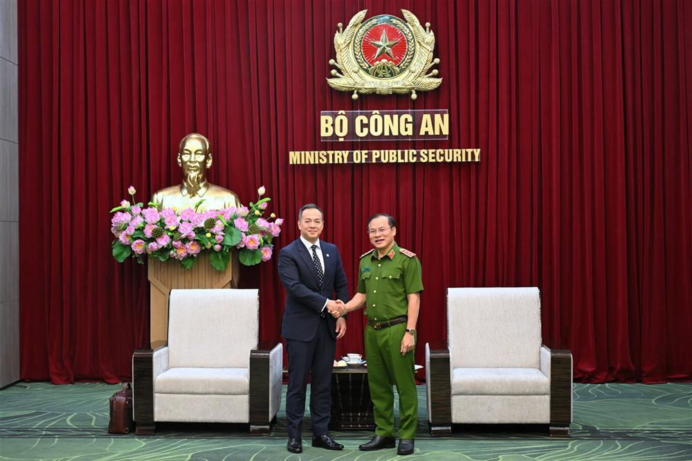 Thứ trưởng Nguyễn Văn Long và Tư lệnh Chu Nhất Minh.