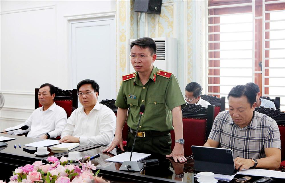 Thiếu tướng Nguyễn Minh Tuấn, Giám đốc Công an tỉnh Phú Thọ báo cáo tại buổi làm việc.