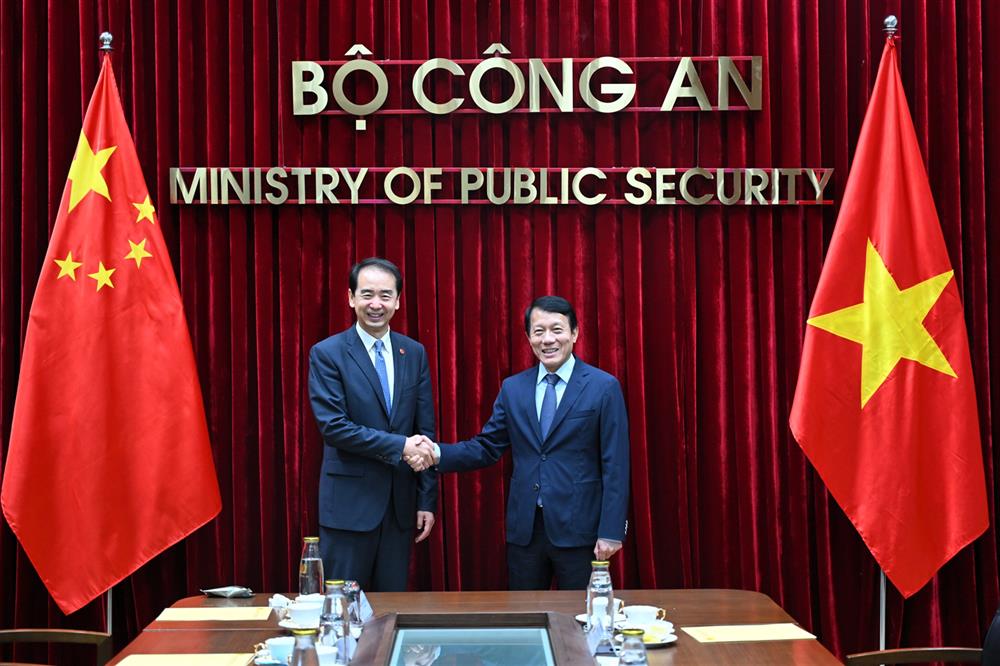 Bộ trưởng Lương Tam Quang và Đại sứ Hà Vĩ.