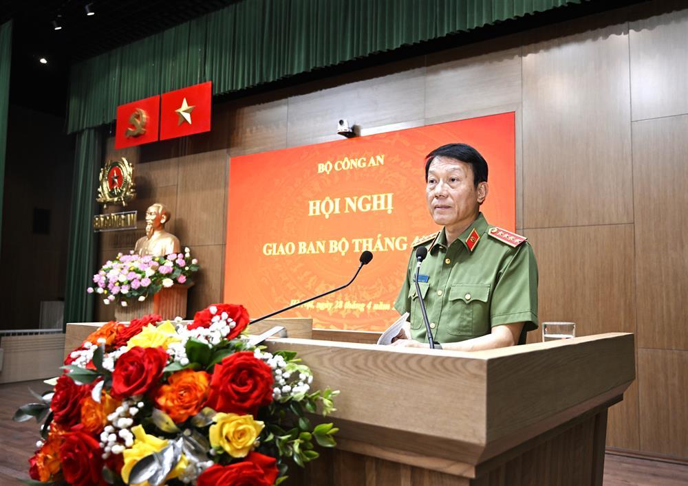Bộ trưởng Lương Tam Quang phát biểu kết luận tại Hội nghị giao ban tháng 04/2025.