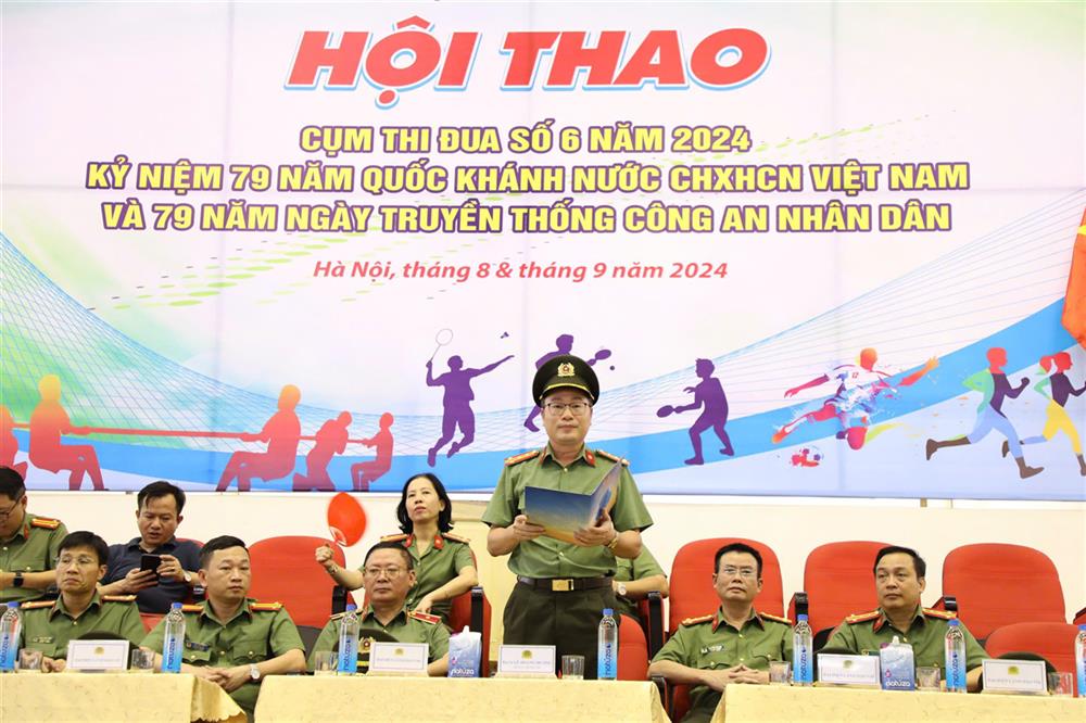 Đại tá Lê Hoàng Dương, Phó Cục trưởng Cục Đối ngoại phát biểu khai mạc Hội thao.