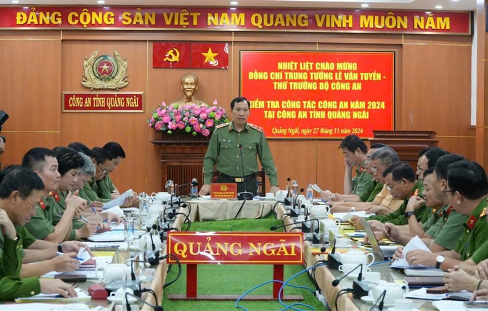 Thứ trưởng Lê Văn Tuyến làm việc với Công an tỉnh Quảng Ngãi.