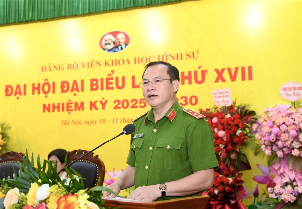 Thứ trưởng Nguyễn Văn Long phát biểu chỉ đạo Đại hội.