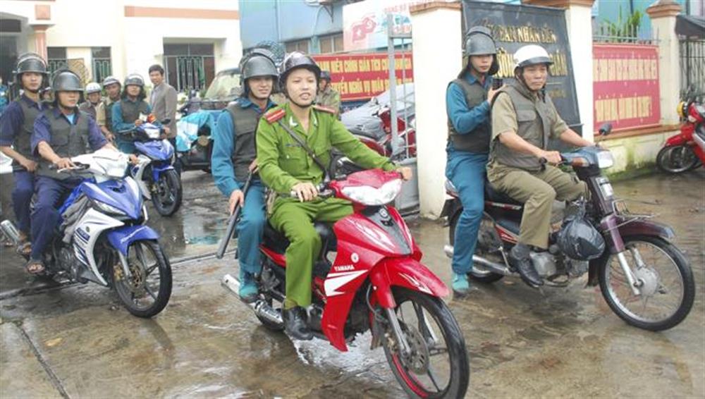 Lực lượng tuần tra 8394 phường Chính Gián lên đường làm nhiệm vụ.