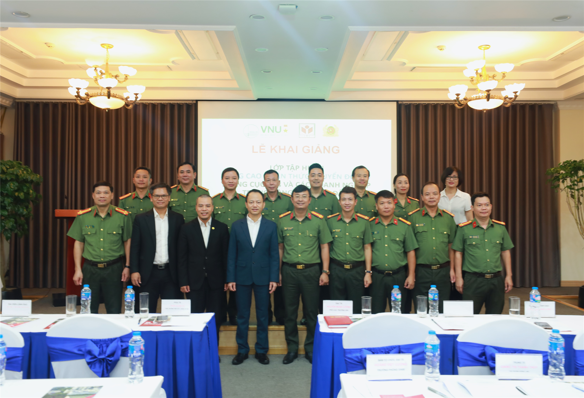 Các đại biểu dự Lễ khai giảng Lớp tập huấn.