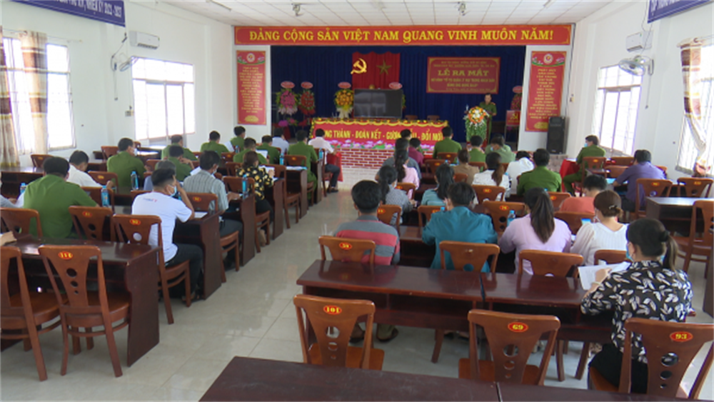 Lực lượng Công an tuyên truyền pháp luật liên quan đến hụi.