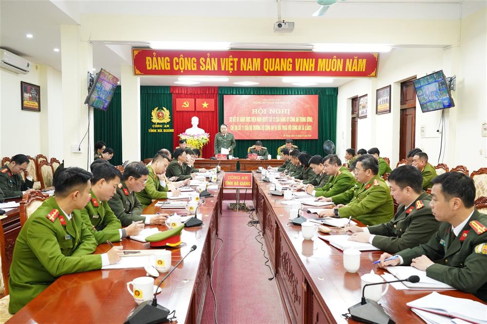 Đại tá Phan Huy Ngọc phát biểu tại Hội nghị.