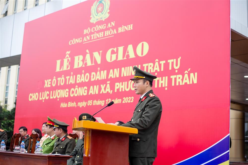 Đại tá Vũ Cao Sơn, Phó Giám đốc Công an tỉnh Hòa Bình phát biểu tại buổi Lễ.