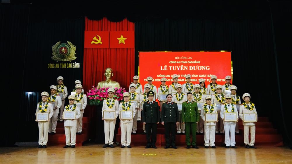 Công an tỉnh Cao Bằng tuyên dương, khen thưởng các tập thể, cá nhân có thành tích xuất sắc.