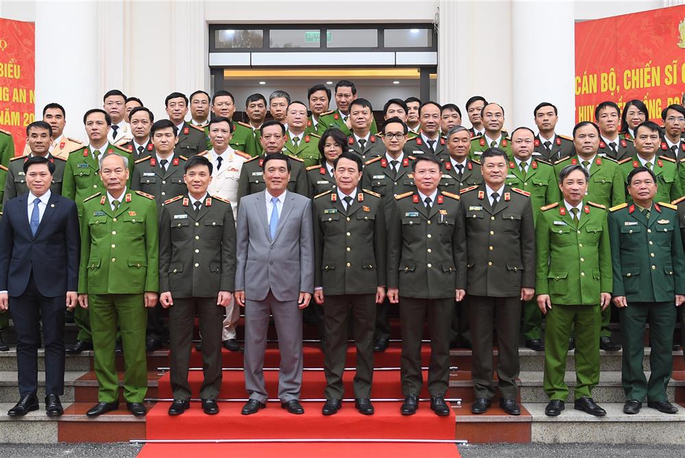 Thứ trưởng Lê Quốc Hùng;