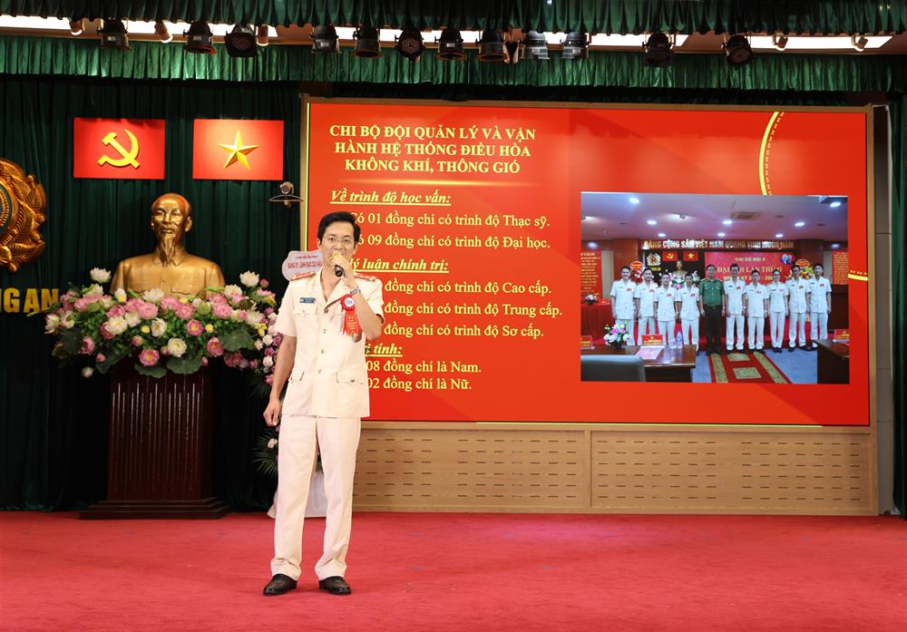 Các thí sinh tham gia dự thi thực hiện 03 phần thi gồm: Tự giới thiệu, Vấn đáp và Thuyết trình.