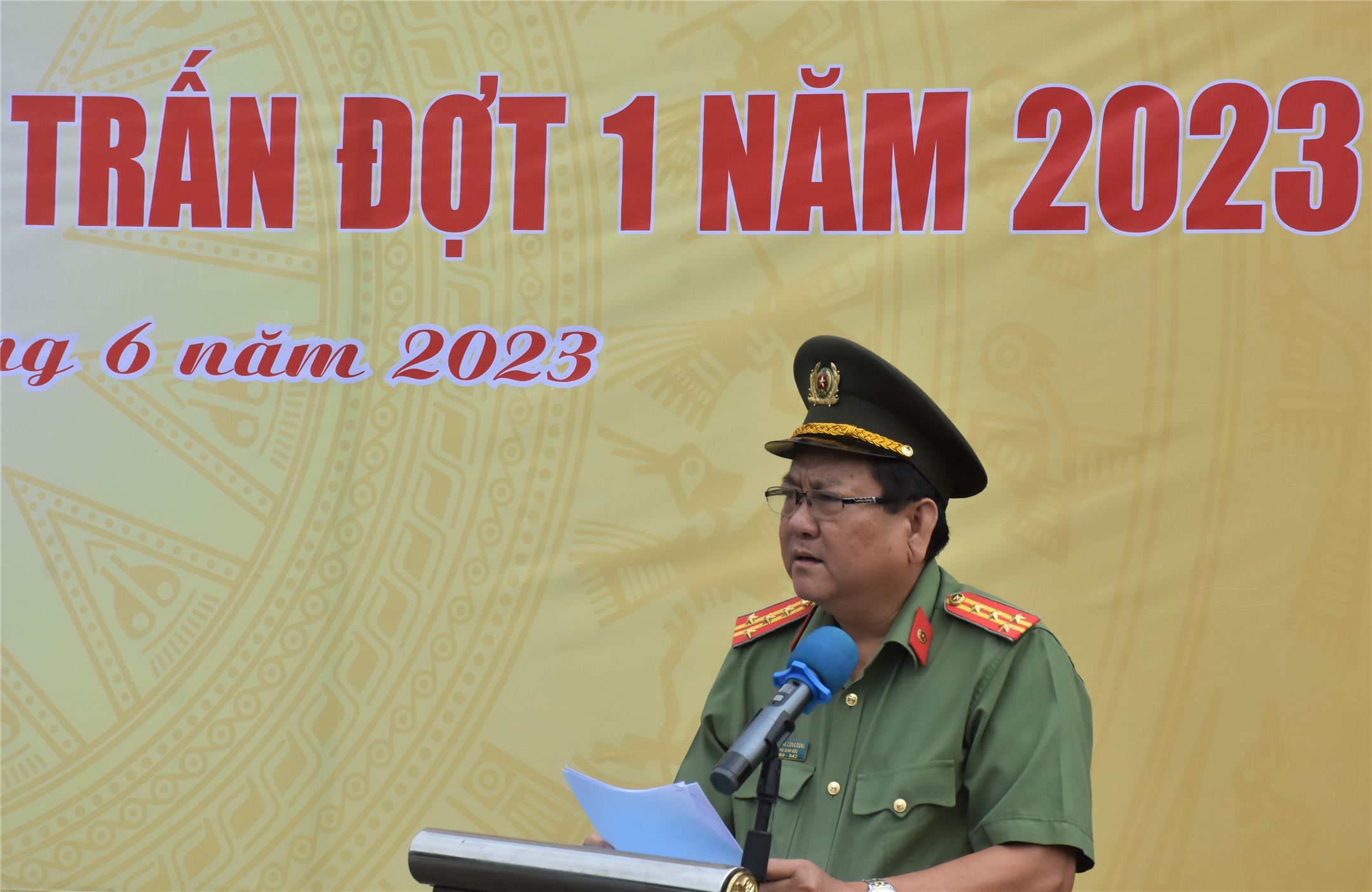 Đại tá Trương Công Dũng, Phó Giám đốc Công an tỉnh Bạc Liêu phát biểu chỉ đạo tại buổi Lễ.