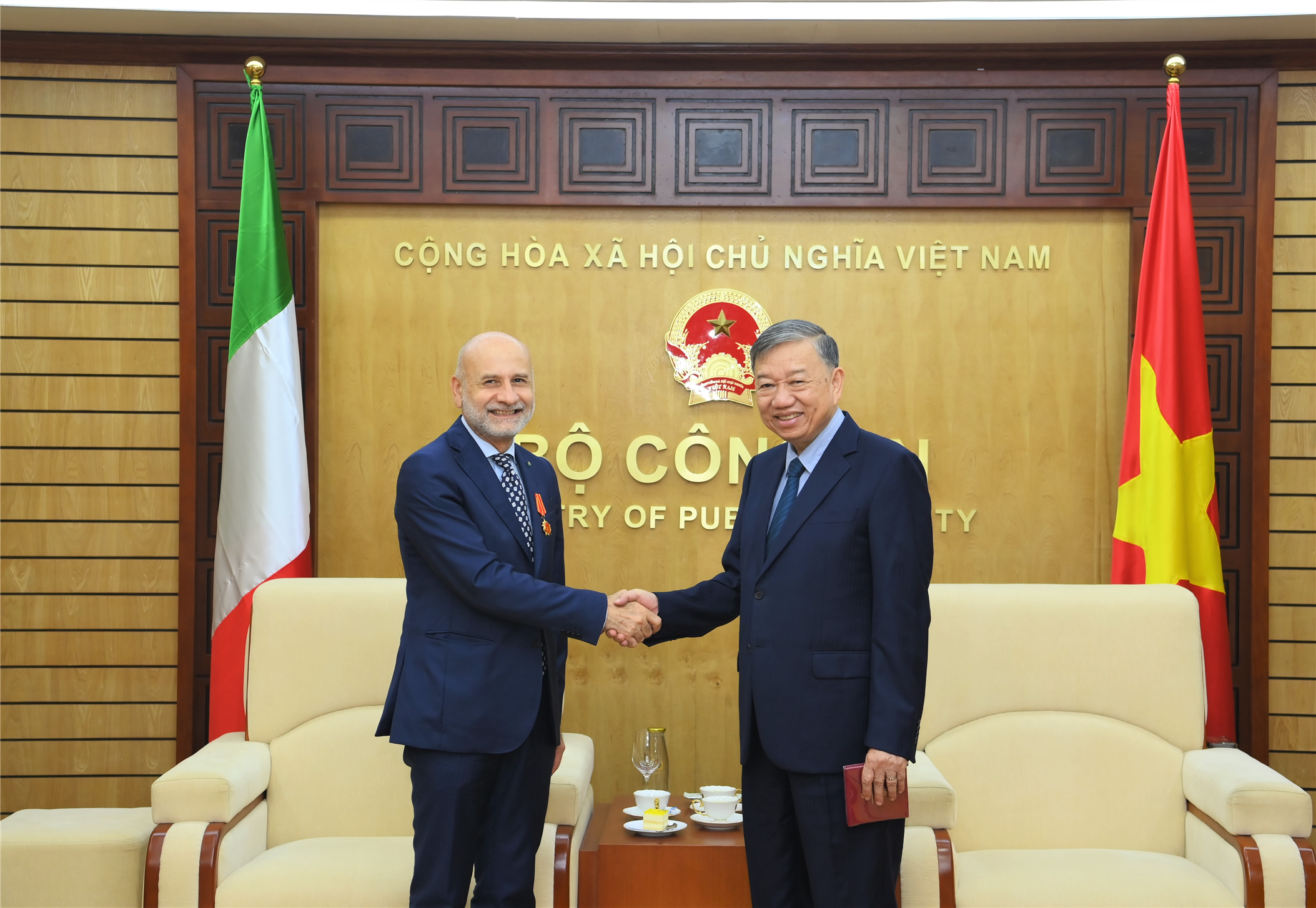 Bộ trưởng Tô Lâm; Đại sứ Antonio Alessandro.