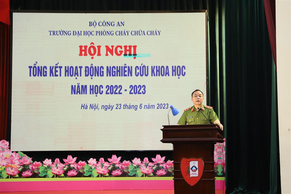 Trung tướng, PGS.TS Lê Quang Bốn, Hiệu trưởng Trường Đại học PCCC phát biểu tại Hội nghị tổng kết 