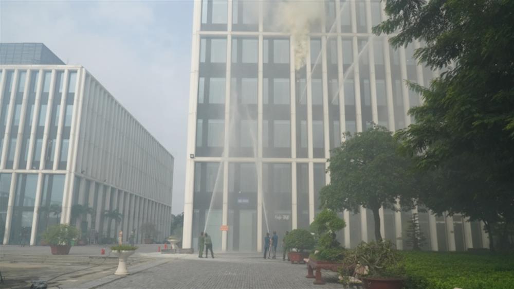 Lực lượng chữa cháy cơ sở thực hiện các biện pháp chữa cháy sau khi phát hiện đám cháy.