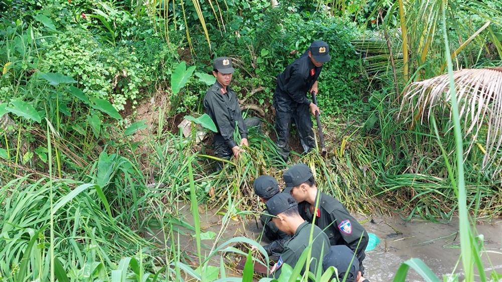 CSCĐ Đồng Tháp tham gia dọn dẹp, khai thông dòng chảy các tuyến kênh, mương.