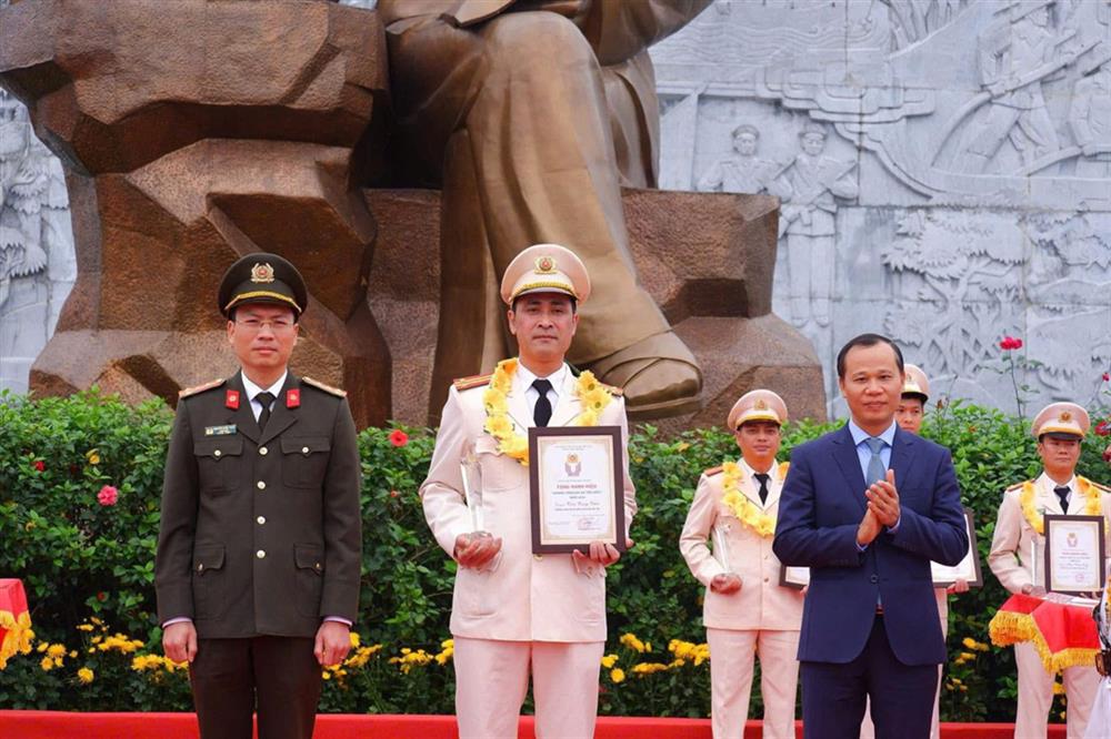 Trung tá Trần Trọng Chiến vinh dự là 01 trong 10 gương Công an xã tiêu biểu năm 2023 của Công an tỉnh Bắc Giang.