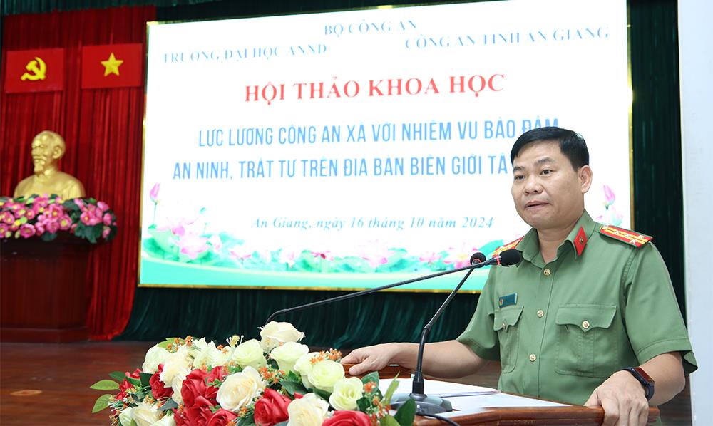 Đại tá, PGS. TS Đặng Ngọc Toàn, Phó Hiệu trưởng Trường Đại học An ninh nhân dân phát biểu đề dẫn Hội thảo.