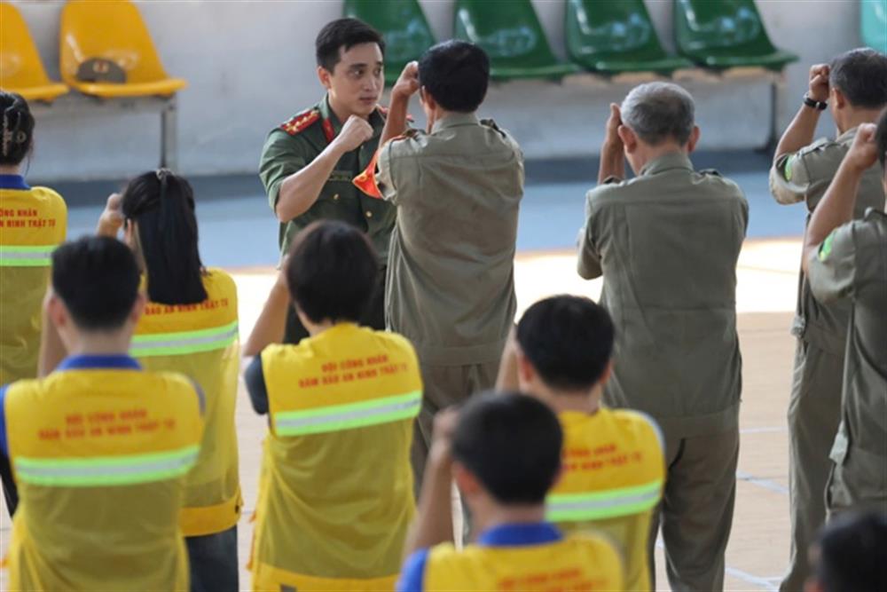 Thành viên Lực lượng tham gia bảo vệ ANTT tại cơ sở và Đội Thanh niên công nhân đảm bảo ANTT Khu công nghiệp Tân Thới Hiệp tập huấn võ thuật.