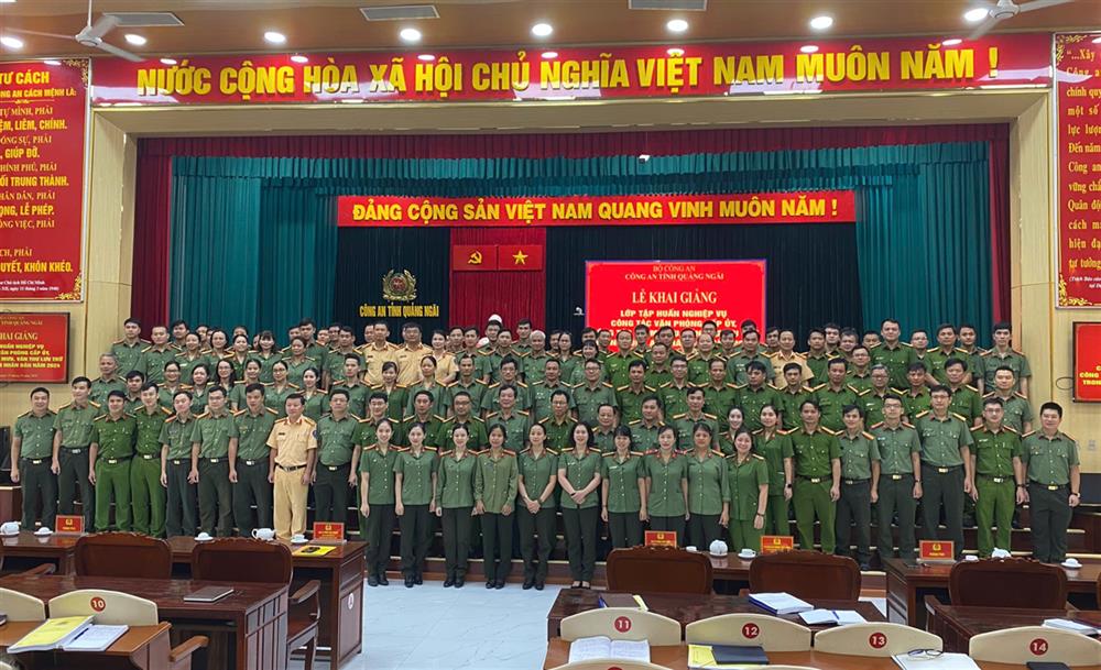 Các đại biểu và học viên tại Lễ khai giảng.