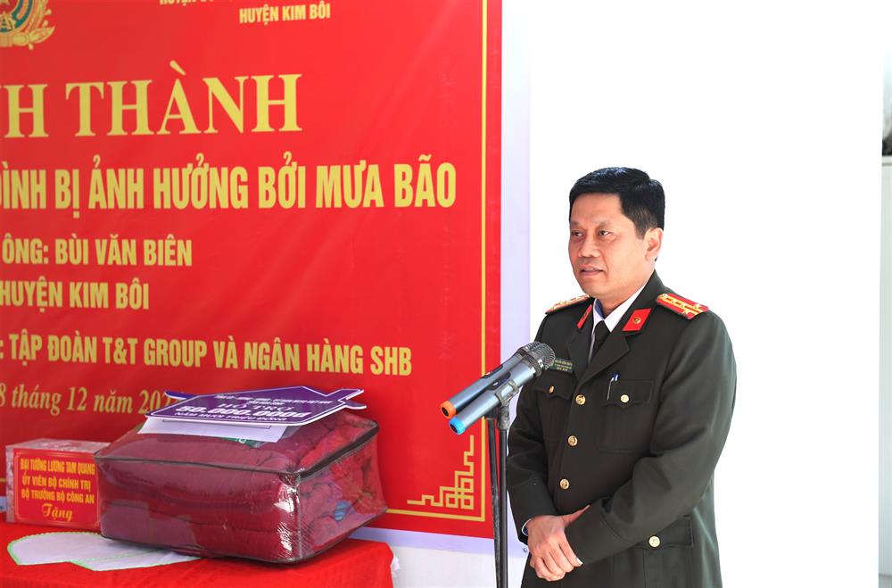 Đại tá Nguyễn Hồng Nguyên, Phó Chánh Văn phòng Bộ Công an, Phó Trưởng ban Thường trực Ban Chỉ đạo ƯPT/BCA phát biểu tại buổi Lễ.