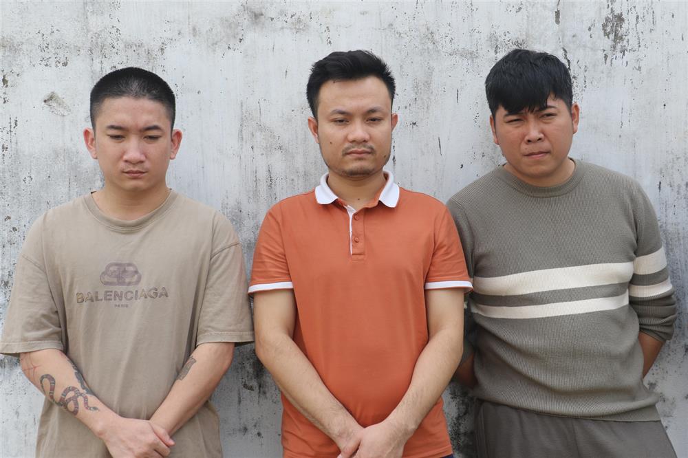 03 đối tượng tham gia vào đường dây đánh bạc gồm: Lê Công Tuấn Anh; Phan Trọng Huy và Trương Văn Công.