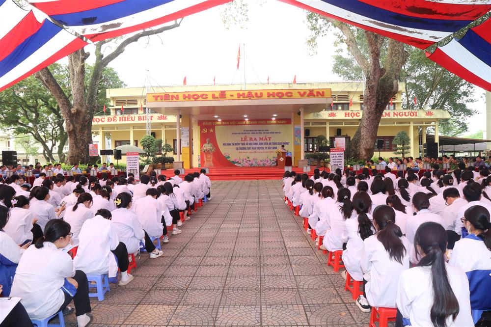 Lễ ra mắt thí điểm mô hình Nhà xe học sinh, sinh viên an toàn giao thông.