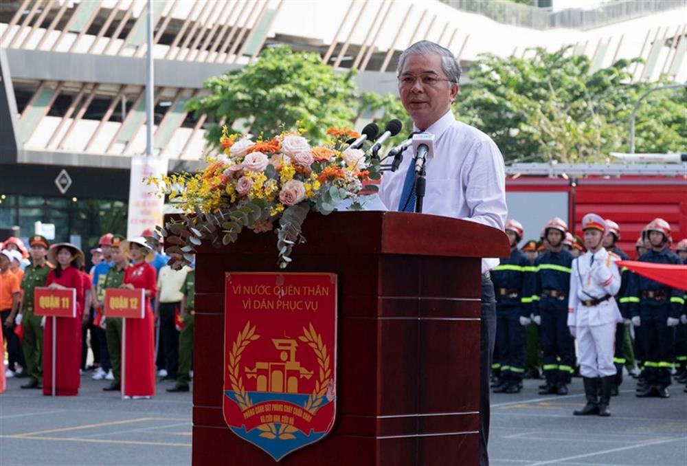 Đồng chí Ngô Minh Châu, Phó Chủ tịch Ủy ban nhân dân Thành phố phát biểu khai mạc Hội thi.