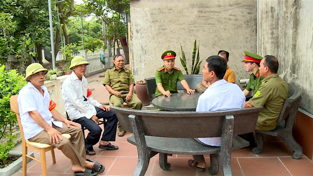 Công an viên bán chuyên trách phối hợp Công an xã chính quy đảm bảo ANTT tại cơ sở.