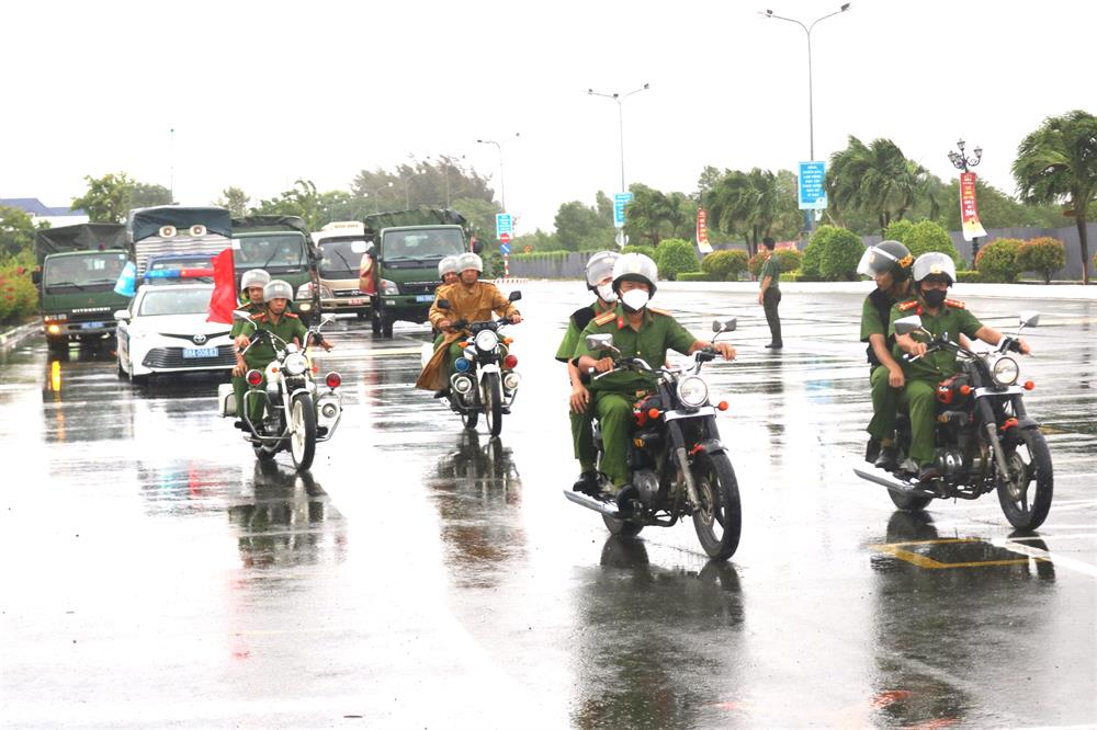 Lực lượng Công an tham gia diễu hành.