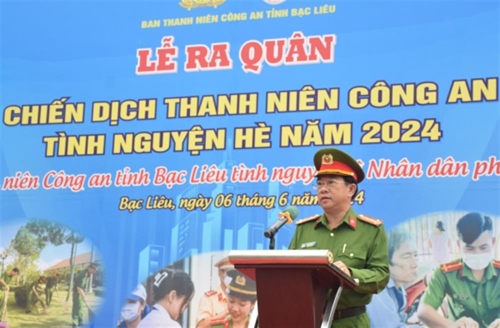 Đại tá Châu Quốc Huy, Phó Giám đốc Công an tỉnh phát biểu tại buổi Lễ.