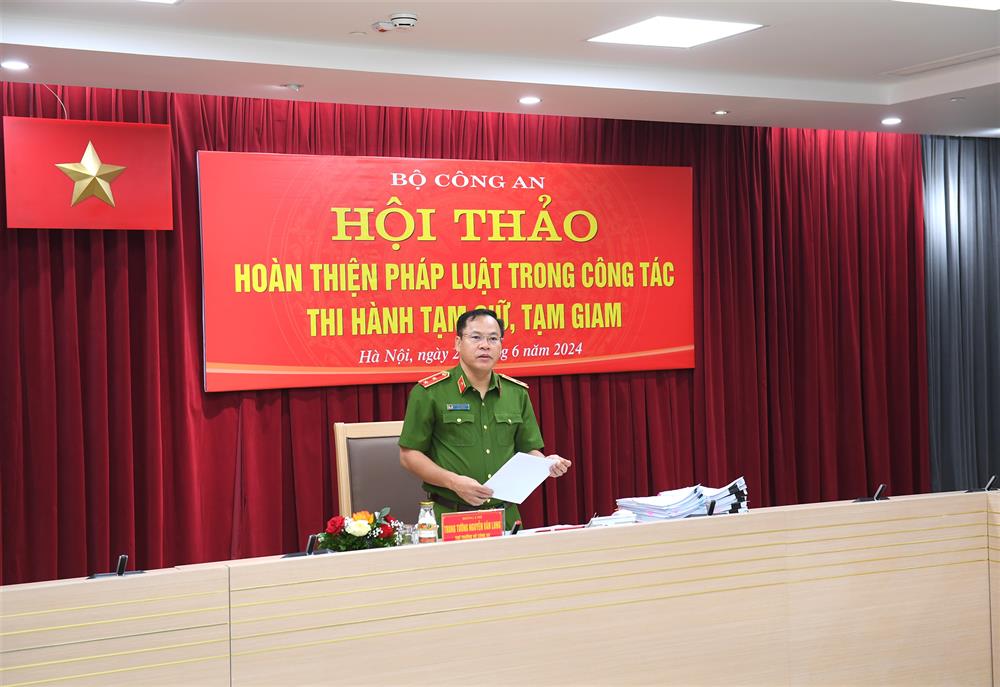 Thứ trưởng Nguyễn Văn Long phát biểu tại Hội thảo.