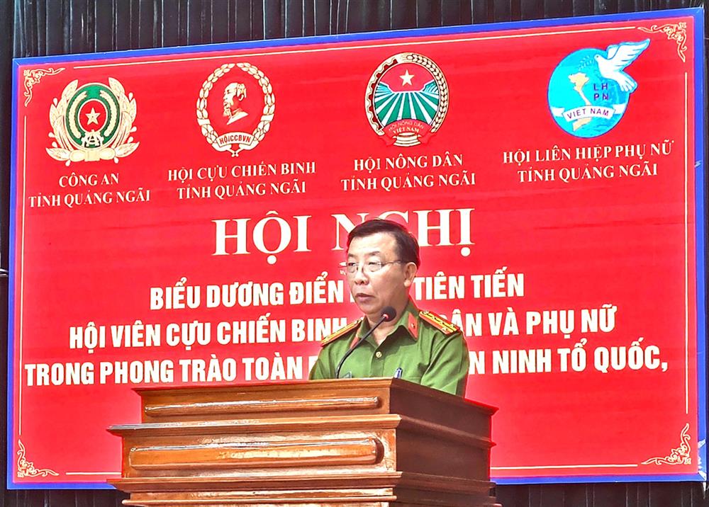 Đại tá Lê Xuân Hưng, Phó Giám đốc Công an tỉnh phát biểu tại Hội nghị.