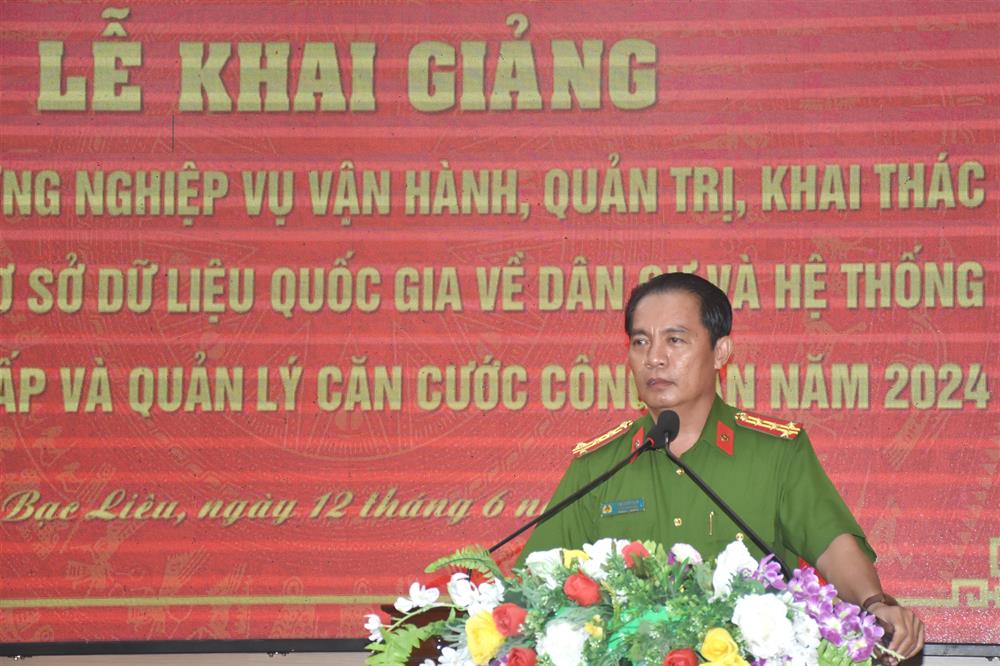 Đại tá Bùi Xuân Khởi, Phó Giám đốc Công an tỉnh phát biểu tại buổi Lễ.