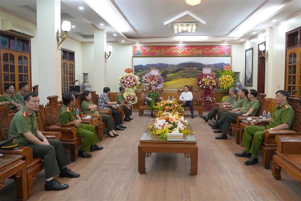 Thứ trưởng Nguyễn Ngọc Lâm cùng đoàn công tác thăm và chúc mừng CBCS Công an tỉnh Yên Bái nhân dịp 79 năm Ngày truyền thống lực lượng CAND Việt Nam (19/8/1945 – 19/8/2024).