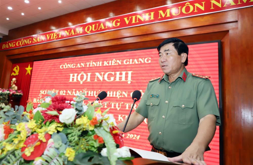 Đại tá Nguyễn Văn Hận, Giám đốc Công an tỉnh Kiên Giang phát biểu tại Hội nghị.