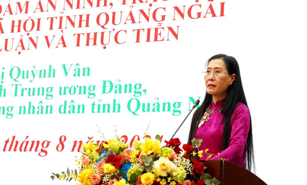 Đồng chí Bùi Thị Quỳnh Vân, Bí thư Tỉnh ủy, Chủ tịch Hội đồng nhân dân tỉnh Quảng Ngãi phát biểu tại Hội thảo.