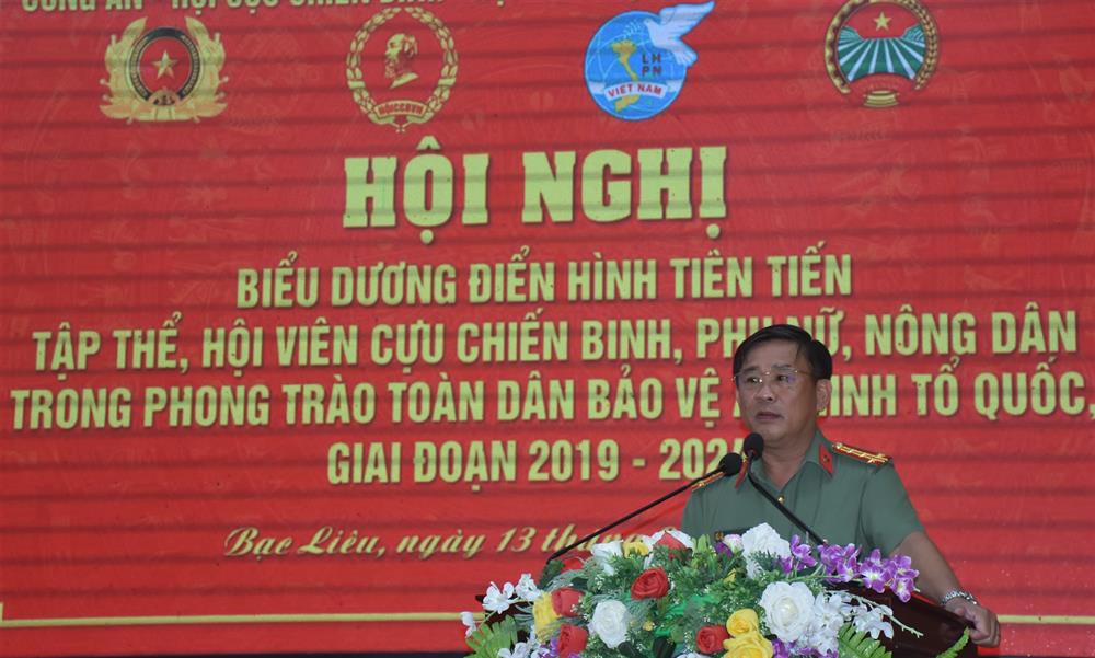 Đại tá Lê Thanh Hùng, Phó Giám đốc Công an tỉnh phát biểu tại Hội nghị.