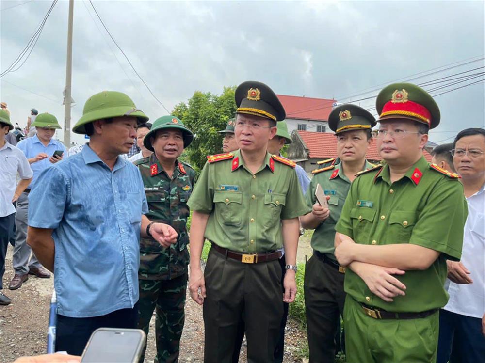 Đại tá Nguyễn Minh Tuấn, Giám đốc Công an tỉnh Phú Thọ trực tiếp chỉ đạo tại hiện trường.