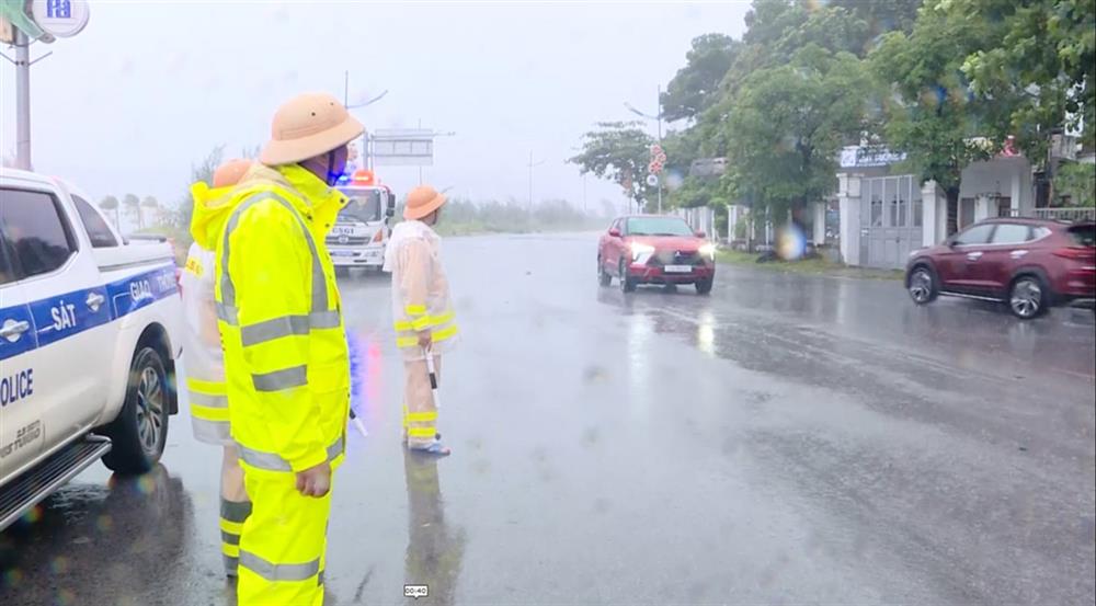 Công an huyện Vân Đồn bố trí các tổ chốt thường trực tại các tuyến trọng điểm.