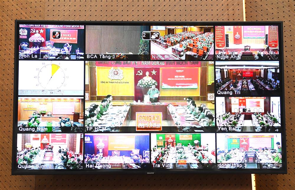 Dưới sự điều hành của Thứ trưởng Nguyễn Văn Long, tại Hội nghị, các đại biểu đã phát biểu tham luận về tình hình, kết quả trong công tác đấu tranh, PCTP; đề xuất những giải pháp cụ thể, trọng tâm, đột phá, sát với tình hình thực tế để nâng cao chất lượng, hiệu quả công tác điều tra, xử lý tội phạm.