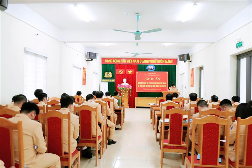Cán bộ, chiến sĩ CSGT Công an tỉnh Vĩnh Phúc dự Lớp tập huấn.